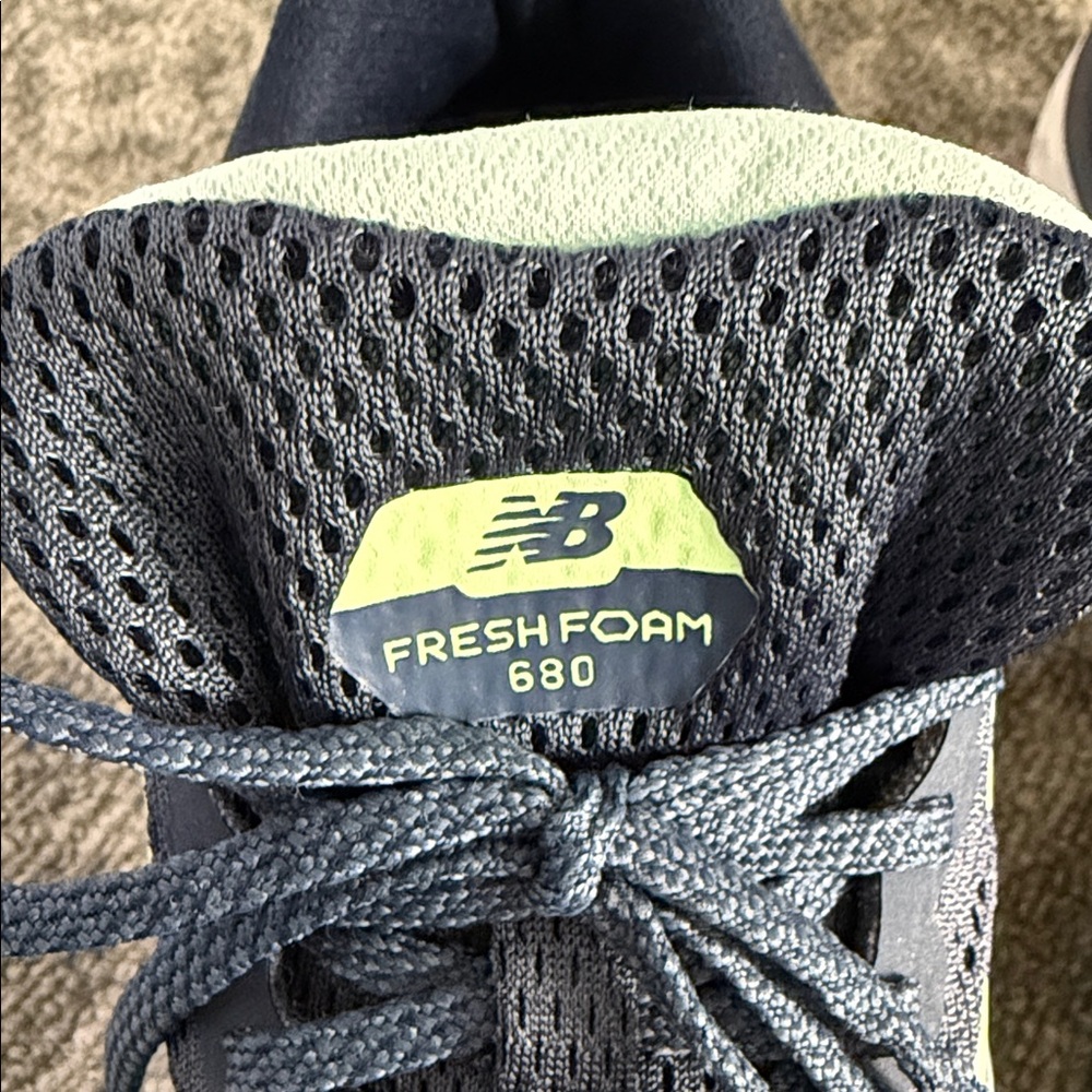 New Balance fresh foam 680 running sneakers - Picture 3 of 11